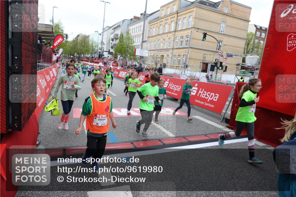25.04.2026 - Das Zehntel Strokosch-Dieckow http://msf.ph/oto/9619980 25.04.2026 11:00:32 Ziel 5033, 5040, 5198, 5219, 5233, 5271, 5286, 5690, 5700, 5715, 5722, 5768, 5995, 6091, 6296, 6337, 6395, 6473, 7013, 7017, 7094, 7296, 7370, 7410, 7751, 7767, 7782, 7800, 7826, 7834, 7844 meine-sportfotos.de