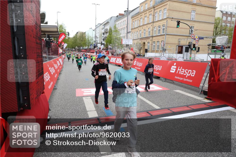 25.04.2026 - Das Zehntel Strokosch-Dieckow http://msf.ph/oto/9620033 25.04.2026 10:55:55 Ziel 5116, 5388, 5394, 5456, 5674, 6007, 6090, 6206, 6249, 6299, 6909, 6958, 6997, 7500, 7517, 7618, 7856 meine-sportfotos.de