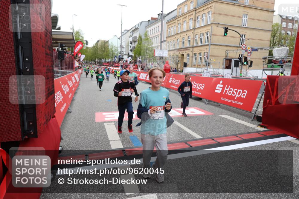 25.04.2026 - Das Zehntel Strokosch-Dieckow http://msf.ph/oto/9620045 25.04.2026 10:55:55 Ziel 5116, 5388, 5394, 5456, 5674, 6007, 6090, 6206, 6249, 6299, 6909, 6958, 6997, 7500, 7517, 7618, 7856 meine-sportfotos.de