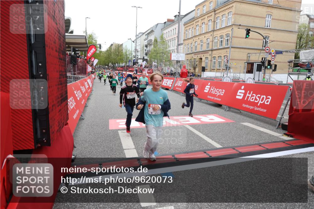 25.04.2026 - Das Zehntel Strokosch-Dieckow http://msf.ph/oto/9620073 25.04.2026 10:55:55 Ziel 5116, 5388, 5394, 5456, 5674, 6007, 6090, 6206, 6249, 6299, 6909, 6958, 6997, 7500, 7517, 7618, 7856 meine-sportfotos.de