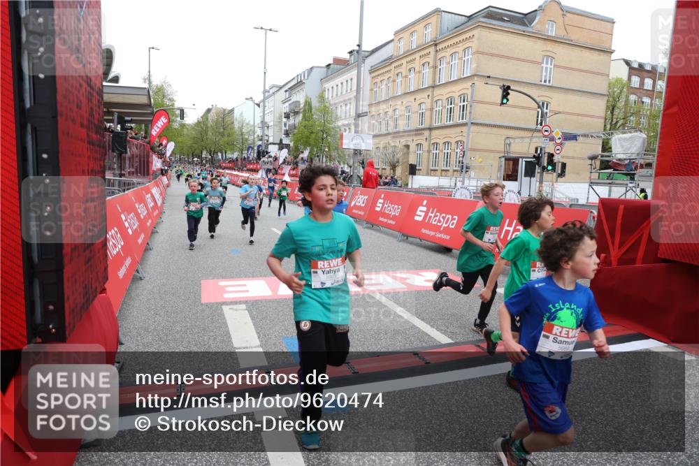 25.04.2026 - Das Zehntel Strokosch-Dieckow http://msf.ph/oto/9620474 25.04.2026 10:55:49 Ziel 5116, 5388, 5798, 5923, 5959, 6206, 6299, 6322, 6404, 6406, 6909, 6958, 7500, 7837, 7856, 7893 meine-sportfotos.de