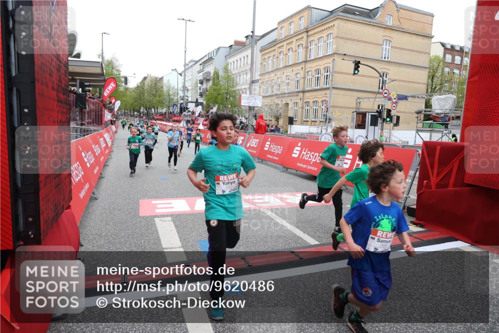 25.04.2026 - Das Zehntel Strokosch-Dieckow http://msf.ph/oto/9620486 25.04.2026 10:55:49 Ziel 5116, 5388, 5798, 5923, 5959, 6206, 6299, 6322, 6404, 6406, 6909, 6958, 7500, 7837, 7856, 7893 meine-sportfotos.de