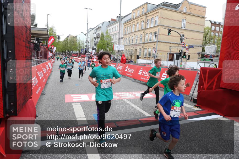 25.04.2026 - Das Zehntel Strokosch-Dieckow http://msf.ph/oto/9620497 25.04.2026 10:55:49 Ziel 5116, 5388, 5798, 5923, 5959, 6206, 6299, 6322, 6404, 6406, 6909, 6958, 7500, 7837, 7856, 7893 meine-sportfotos.de