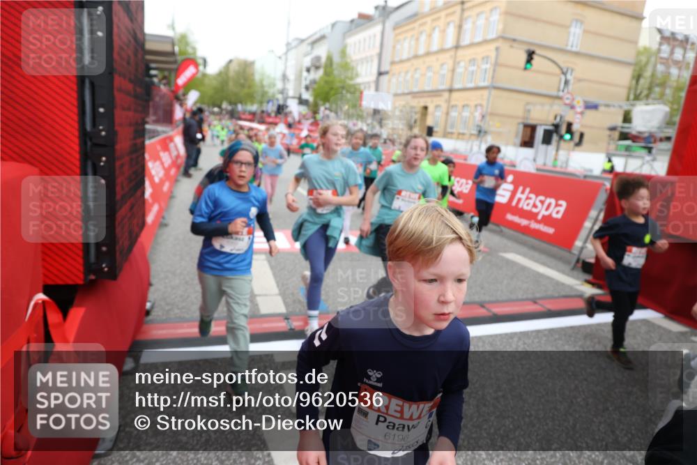 25.04.2026 - Das Zehntel Strokosch-Dieckow http://msf.ph/oto/9620536 25.04.2026 11:00:23 Ziel 5501, 5527, 5702, 5799, 5911, 5918, 5972, 5975, 6196, 6255, 6285, 6303, 6333, 6465, 6483, 6536, 6541, 6546, 6573, 6577, 6581, 6584, 6597, 6963, 6998, 7012, 7059, 7108, 7124, 7140, 7155, 7174, 7179, 7631, 7633, 7692, 7812, 7993 meine-sportfotos.de