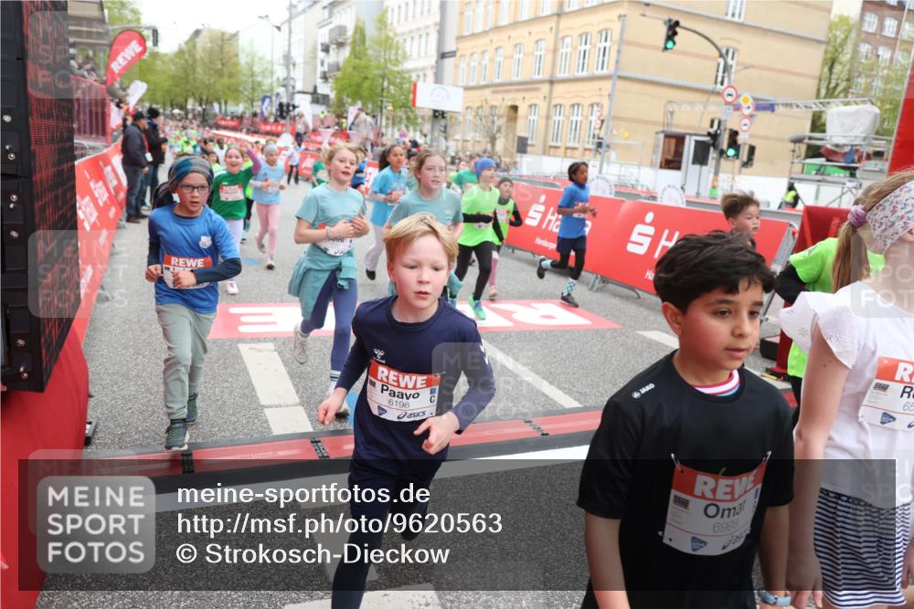 25.04.2026 - Das Zehntel Strokosch-Dieckow http://msf.ph/oto/9620563 25.04.2026 11:00:23 Ziel 5501, 5527, 5702, 5799, 5911, 5918, 5972, 5975, 6196, 6255, 6285, 6303, 6333, 6465, 6483, 6536, 6541, 6546, 6573, 6577, 6581, 6584, 6597, 6963, 6998, 7012, 7059, 7108, 7124, 7140, 7155, 7174, 7179, 7631, 7633, 7692, 7812, 7993 meine-sportfotos.de