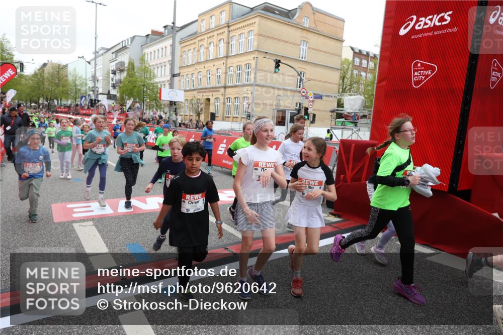 25.04.2026 - Das Zehntel Strokosch-Dieckow http://msf.ph/oto/9620642 25.04.2026 11:00:22 Ziel 5340, 5501, 5527, 5702, 5799, 5911, 5918, 5951, 5972, 5975, 6196, 6285, 6303, 6333, 6465, 6483, 6536, 6541, 6546, 6573, 6577, 6581, 6584, 6597, 6963, 6998, 7059, 7108, 7140, 7155, 7174, 7179, 7631, 7633, 7692, 7812, 7993 meine-sportfotos.de