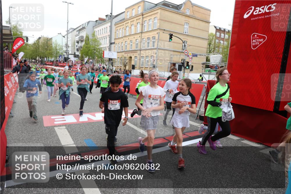 25.04.2026 - Das Zehntel Strokosch-Dieckow http://msf.ph/oto/9620682 25.04.2026 11:00:22 Ziel 5340, 5501, 5527, 5702, 5799, 5911, 5918, 5951, 5972, 5975, 6196, 6285, 6303, 6333, 6465, 6483, 6536, 6541, 6546, 6573, 6577, 6581, 6584, 6597, 6963, 6998, 7059, 7108, 7140, 7155, 7174, 7179, 7631, 7633, 7692, 7812, 7993 meine-sportfotos.de