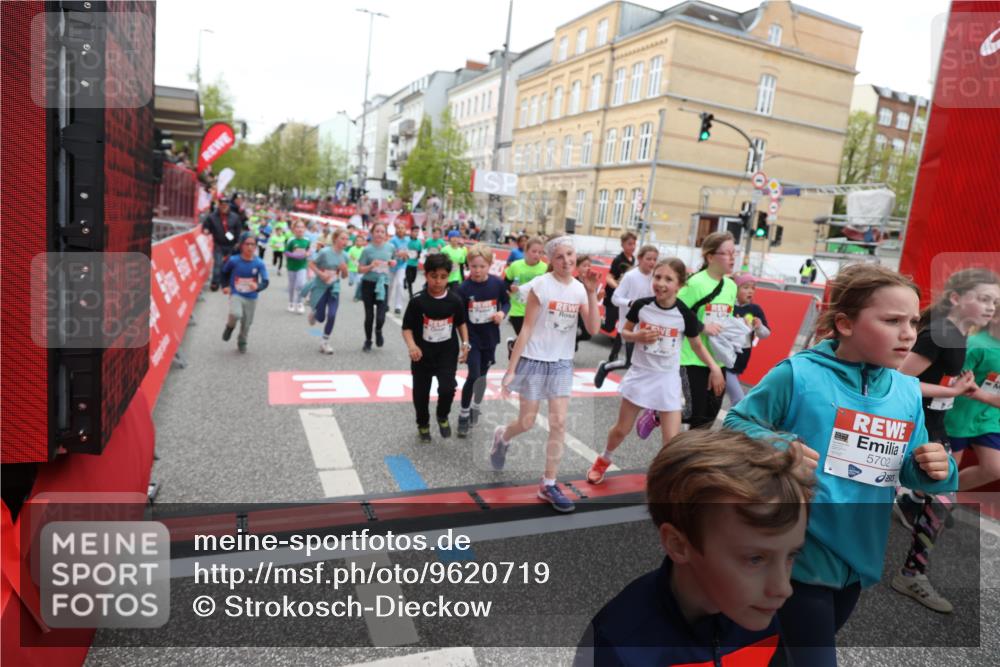 25.04.2026 - Das Zehntel Strokosch-Dieckow http://msf.ph/oto/9620719 25.04.2026 11:00:21 Ziel 5340, 5501, 5702, 5799, 5911, 5951, 5972, 5975, 6196, 6285, 6303, 6333, 6483, 6536, 6541, 6546, 6573, 6577, 6581, 6584, 6597, 6998, 7108, 7140, 7155, 7174, 7179, 7286, 7631, 7633, 7993 meine-sportfotos.de