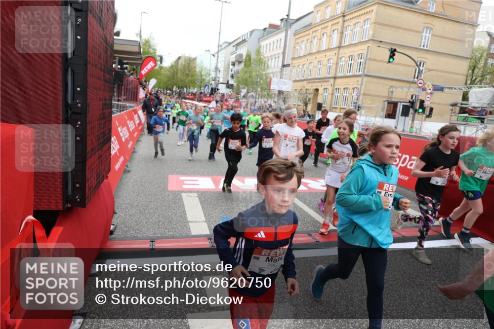 25.04.2026 - Das Zehntel Strokosch-Dieckow http://msf.ph/oto/9620750 25.04.2026 11:00:21 Ziel 5340, 5501, 5702, 5799, 5911, 5951, 5972, 5975, 6196, 6285, 6303, 6333, 6483, 6536, 6541, 6546, 6573, 6577, 6581, 6584, 6597, 6998, 7108, 7140, 7155, 7174, 7179, 7286, 7631, 7633, 7993 meine-sportfotos.de