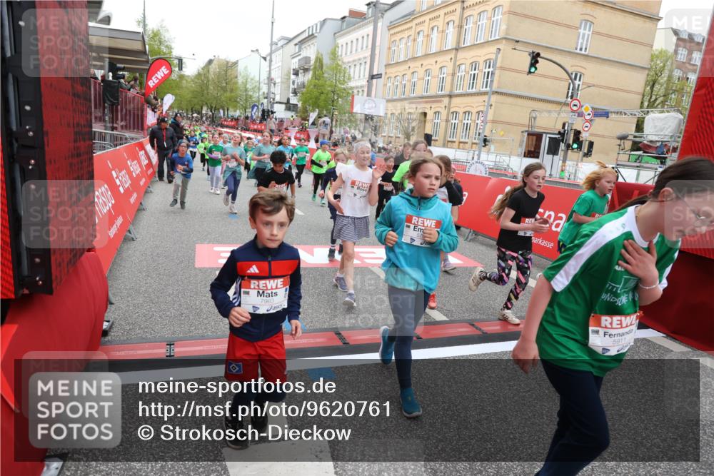 25.04.2026 - Das Zehntel Strokosch-Dieckow http://msf.ph/oto/9620761 25.04.2026 11:00:21 Ziel 5340, 5501, 5702, 5799, 5911, 5951, 5972, 5975, 6196, 6285, 6303, 6333, 6483, 6536, 6541, 6546, 6573, 6577, 6581, 6584, 6597, 6998, 7108, 7140, 7155, 7174, 7179, 7286, 7631, 7633, 7993 meine-sportfotos.de