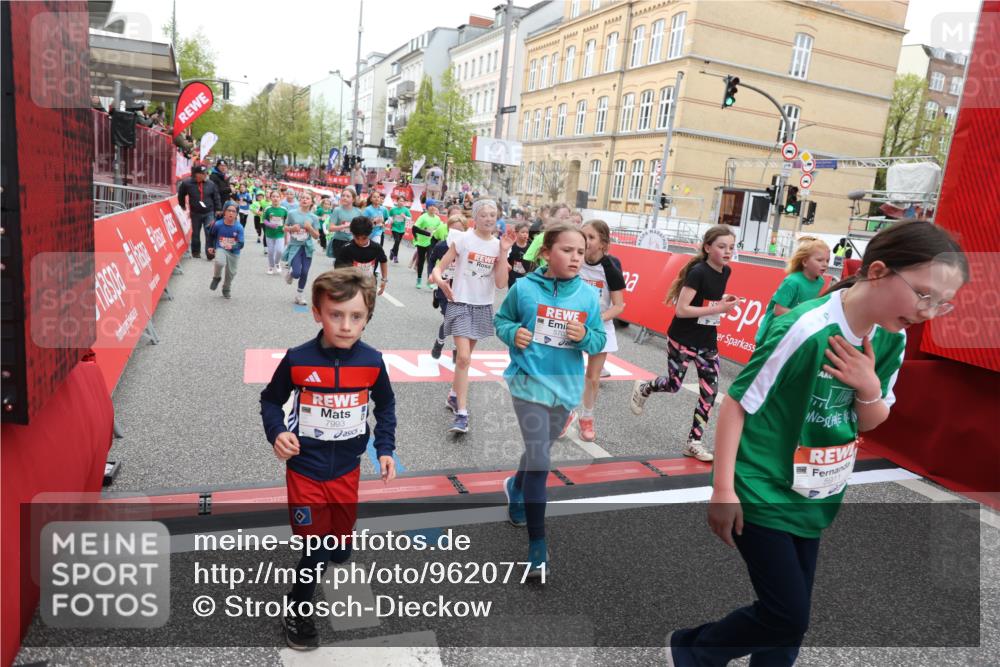 25.04.2026 - Das Zehntel Strokosch-Dieckow http://msf.ph/oto/9620771 25.04.2026 11:00:21 Ziel 5340, 5501, 5702, 5799, 5911, 5951, 5972, 5975, 6196, 6285, 6303, 6333, 6483, 6536, 6541, 6546, 6573, 6577, 6581, 6584, 6597, 6998, 7108, 7140, 7155, 7174, 7179, 7286, 7631, 7633, 7993 meine-sportfotos.de