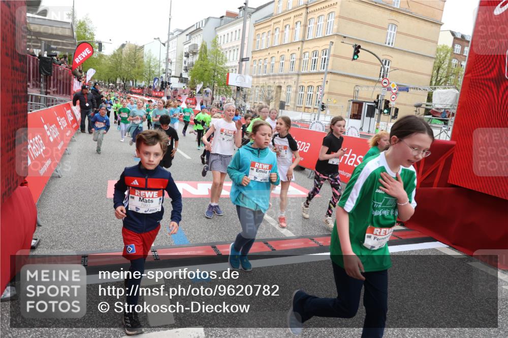 25.04.2026 - Das Zehntel Strokosch-Dieckow http://msf.ph/oto/9620782 25.04.2026 11:00:21 Ziel 5340, 5501, 5702, 5799, 5911, 5951, 5972, 5975, 6196, 6285, 6303, 6333, 6483, 6536, 6541, 6546, 6573, 6577, 6581, 6584, 6597, 6998, 7108, 7140, 7155, 7174, 7179, 7286, 7631, 7633, 7993 meine-sportfotos.de
