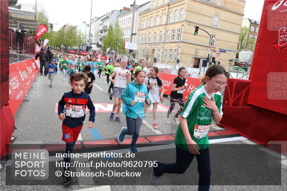 25.04.2026 - Das Zehntel Strokosch-Dieckow http://msf.ph/oto/9620795 25.04.2026 11:00:20 Ziel 5340, 5501, 5649, 5702, 5799, 5911, 5951, 5972, 6196, 6285, 6303, 6483, 6536, 6541, 6546, 6573, 6577, 6581, 6584, 6597, 6950, 6998, 7140, 7155, 7174, 7179, 7286, 7298, 7631, 7633, 7993 meine-sportfotos.de