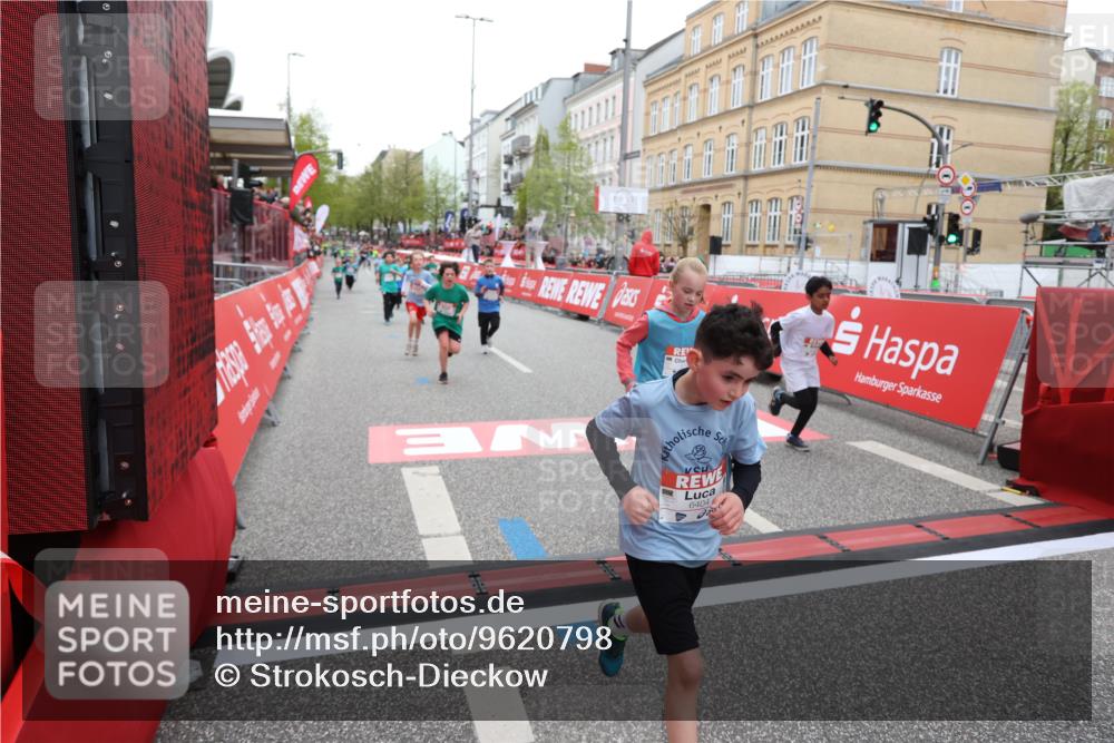 25.04.2026 - Das Zehntel Strokosch-Dieckow http://msf.ph/oto/9620798 25.04.2026 10:55:44 Ziel 5370, 5726, 5798, 5802, 5857, 6217, 6404, 6406, 6666, 6748, 7893 meine-sportfotos.de