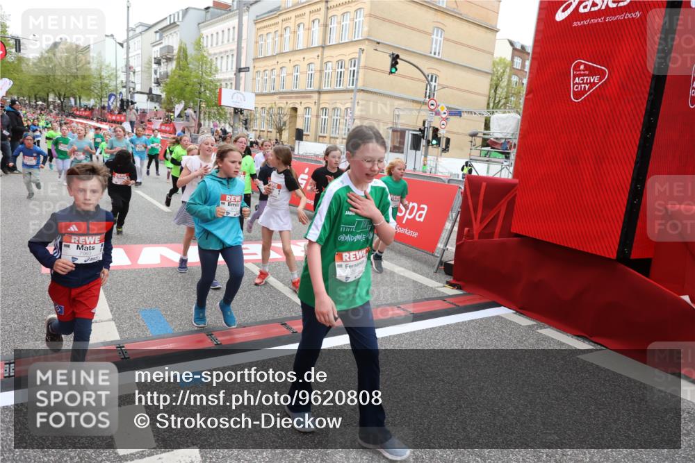 25.04.2026 - Das Zehntel Strokosch-Dieckow http://msf.ph/oto/9620808 25.04.2026 11:00:20 Ziel 5340, 5501, 5649, 5702, 5799, 5911, 5951, 5972, 6196, 6285, 6303, 6483, 6536, 6541, 6546, 6573, 6577, 6581, 6584, 6597, 6950, 6998, 7140, 7155, 7174, 7179, 7286, 7298, 7631, 7633, 7993 meine-sportfotos.de