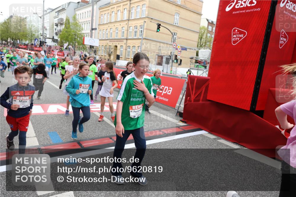 25.04.2026 - Das Zehntel Strokosch-Dieckow http://msf.ph/oto/9620819 25.04.2026 11:00:20 Ziel 5340, 5501, 5649, 5702, 5799, 5911, 5951, 5972, 6196, 6285, 6303, 6483, 6536, 6541, 6546, 6573, 6577, 6581, 6584, 6597, 6950, 6998, 7140, 7155, 7174, 7179, 7286, 7298, 7631, 7633, 7993 meine-sportfotos.de