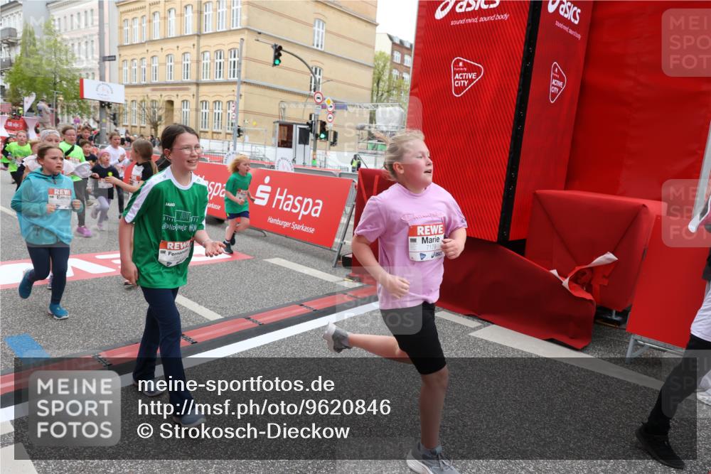 25.04.2026 - Das Zehntel Strokosch-Dieckow http://msf.ph/oto/9620846 25.04.2026 11:00:20 Ziel 5340, 5501, 5649, 5702, 5799, 5911, 5951, 5972, 6196, 6285, 6303, 6483, 6536, 6541, 6546, 6573, 6577, 6581, 6584, 6597, 6950, 6998, 7140, 7155, 7174, 7179, 7286, 7298, 7631, 7633, 7993 meine-sportfotos.de