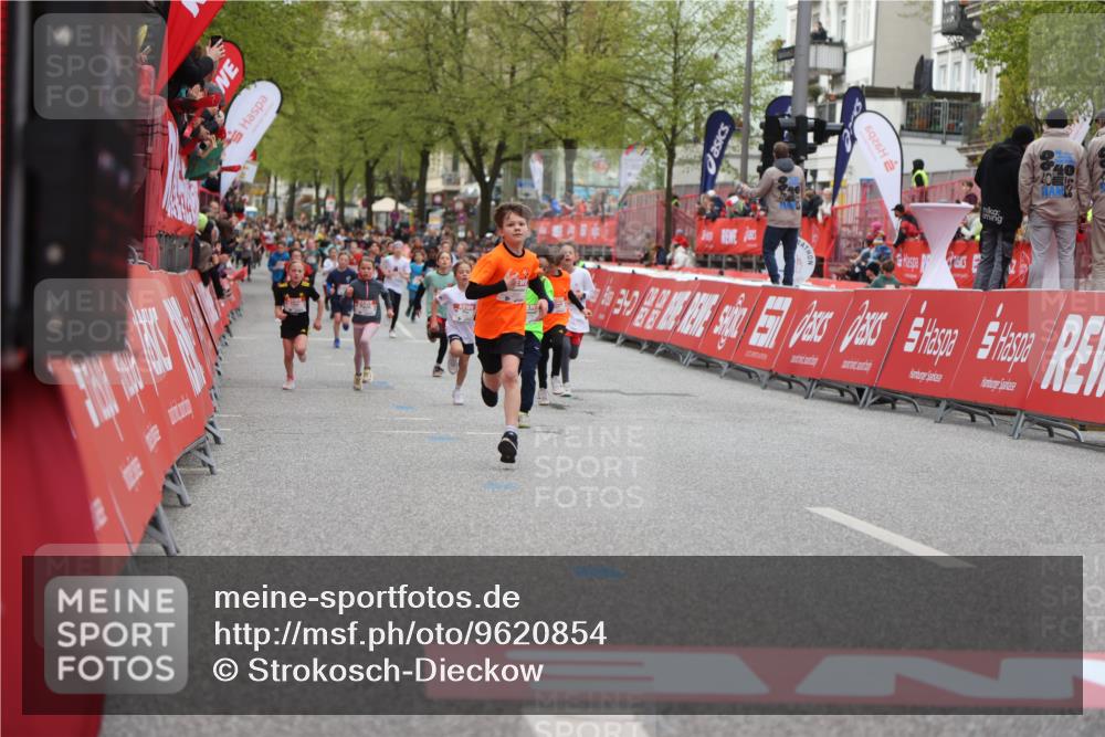 25.04.2026 - Das Zehntel Strokosch-Dieckow http://msf.ph/oto/9620854 25.04.2026 08:52:13 Ziel 1250, 1282, 1286, 1974, 2044, 2729, 2966, 3116, 3190, 3227, 3241, 3335, 3336, 3428, 3572, 3917, 3932, 3994, 4040, 4053 meine-sportfotos.de