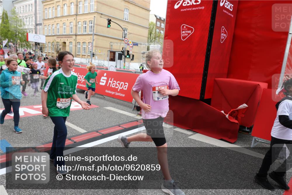 25.04.2026 - Das Zehntel Strokosch-Dieckow http://msf.ph/oto/9620859 25.04.2026 11:00:20 Ziel 5340, 5501, 5649, 5702, 5799, 5911, 5951, 5972, 6196, 6285, 6303, 6483, 6536, 6541, 6546, 6573, 6577, 6581, 6584, 6597, 6950, 6998, 7140, 7155, 7174, 7179, 7286, 7298, 7631, 7633, 7993 meine-sportfotos.de