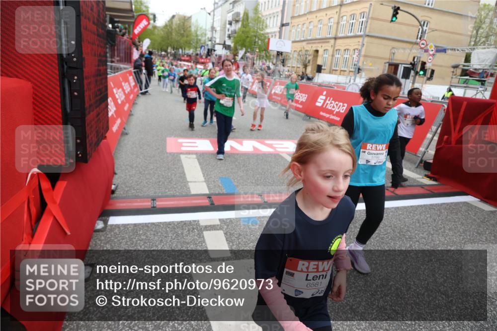 25.04.2026 - Das Zehntel Strokosch-Dieckow http://msf.ph/oto/9620973 25.04.2026 11:00:18 Ziel 5340, 5525, 5649, 5702, 5799, 5858, 5911, 5951, 5972, 6285, 6483, 6536, 6541, 6581, 6584, 6597, 6602, 6950, 7174, 7179, 7219, 7286, 7298, 7993 meine-sportfotos.de