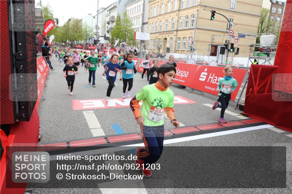 25.04.2026 - Das Zehntel Strokosch-Dieckow http://msf.ph/oto/9621203 25.04.2026 11:00:16 Ziel 5340, 5525, 5649, 5799, 5858, 5912, 5951, 5972, 6005, 6029, 6285, 6541, 6581, 6584, 6585, 6597, 6602, 6605, 6824, 6825, 6950, 7219, 7286, 7298, 7421, 7611 meine-sportfotos.de