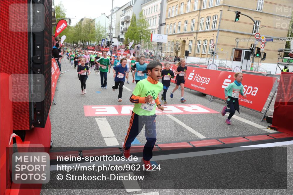 25.04.2026 - Das Zehntel Strokosch-Dieckow http://msf.ph/oto/9621224 25.04.2026 11:00:16 Ziel 5340, 5525, 5649, 5799, 5858, 5912, 5951, 5972, 6005, 6029, 6285, 6541, 6581, 6584, 6585, 6597, 6602, 6605, 6824, 6825, 6950, 7219, 7286, 7298, 7421, 7611 meine-sportfotos.de