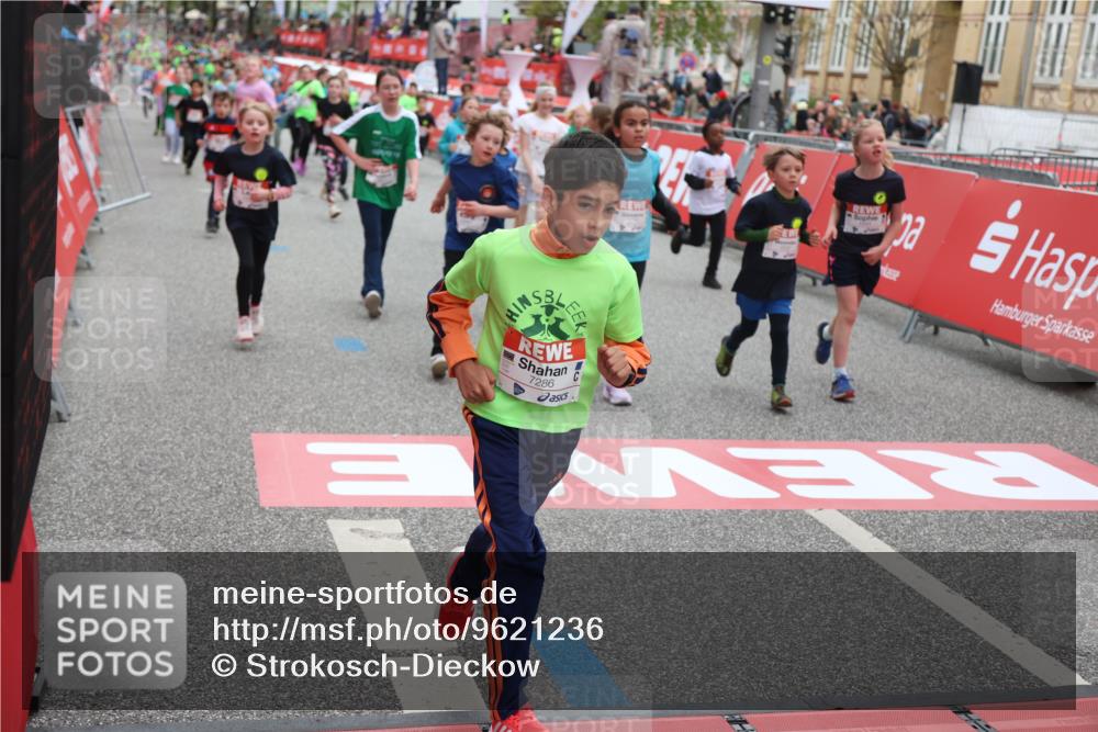25.04.2026 - Das Zehntel Strokosch-Dieckow http://msf.ph/oto/9621236 25.04.2026 11:00:16 Ziel 5340, 5525, 5649, 5799, 5858, 5912, 5951, 5972, 6005, 6029, 6285, 6541, 6581, 6584, 6585, 6597, 6602, 6605, 6824, 6825, 6950, 7219, 7286, 7298, 7421, 7611 meine-sportfotos.de