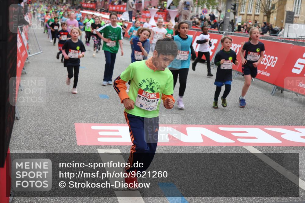 25.04.2026 - Das Zehntel Strokosch-Dieckow http://msf.ph/oto/9621260 25.04.2026 11:00:15 Ziel 5340, 5525, 5649, 5799, 5858, 5912, 5951, 6005, 6029, 6541, 6554, 6581, 6584, 6585, 6597, 6602, 6605, 6824, 6825, 6950, 7219, 7286, 7289, 7298, 7421, 7611 meine-sportfotos.de