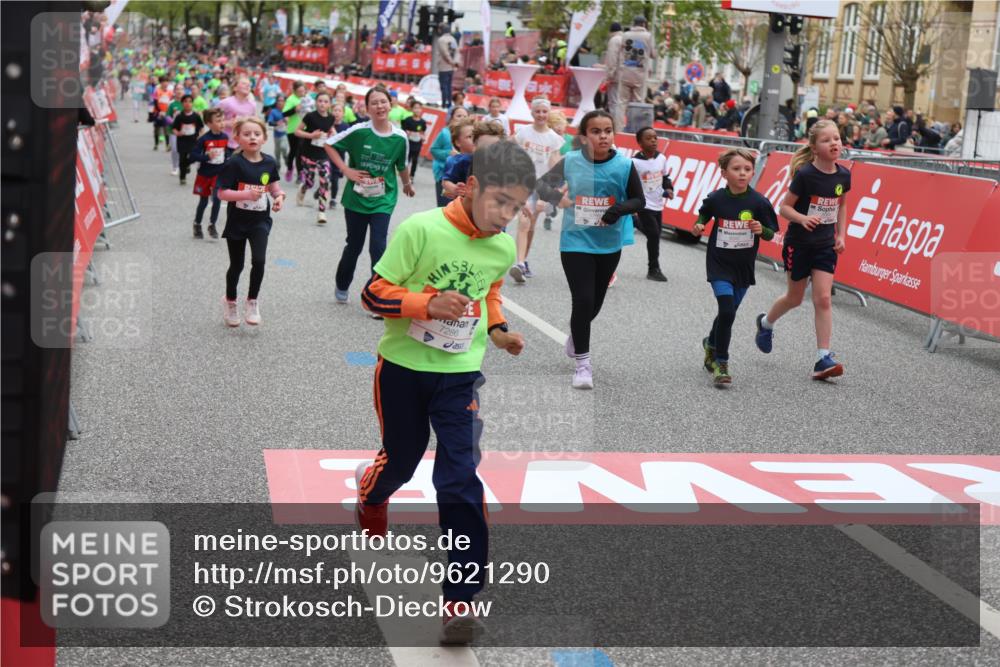 25.04.2026 - Das Zehntel Strokosch-Dieckow http://msf.ph/oto/9621290 25.04.2026 11:00:15 Ziel 5340, 5525, 5649, 5799, 5858, 5912, 5951, 6005, 6029, 6541, 6554, 6581, 6584, 6585, 6597, 6602, 6605, 6824, 6825, 6950, 7219, 7286, 7289, 7298, 7421, 7611 meine-sportfotos.de