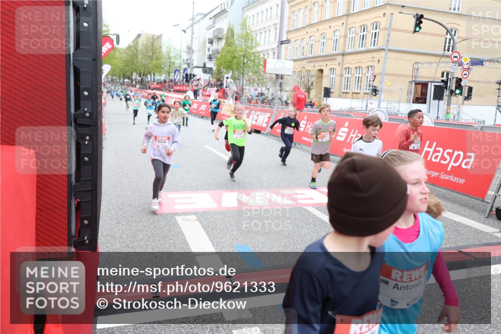 25.04.2026 - Das Zehntel Strokosch-Dieckow http://msf.ph/oto/9621333 25.04.2026 10:55:32 Ziel 5084, 5108, 5132, 5360, 5754, 5770, 5778, 5797, 6094, 6386, 6421, 6499, 6514, 6539, 6543, 6557, 6636, 6653, 7102, 7130, 7256, 7341, 7655, 7717, 7813, 7851, 8008 meine-sportfotos.de