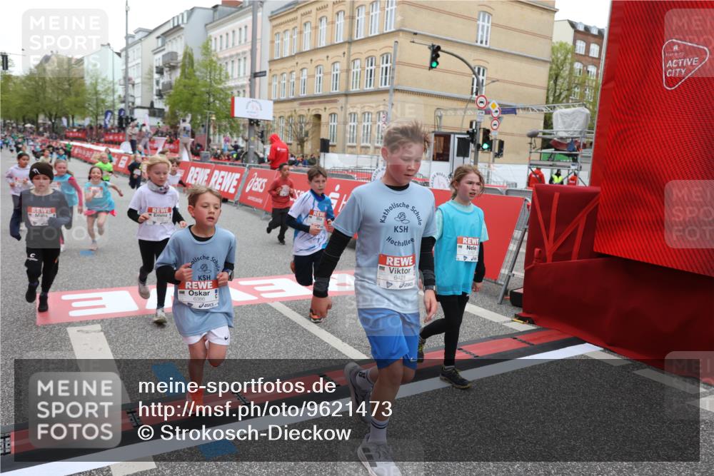 25.04.2026 - Das Zehntel Strokosch-Dieckow http://msf.ph/oto/9621473 25.04.2026 10:55:30 Ziel 5059, 5084, 5132, 5252, 5432, 5754, 5770, 5778, 5797, 6094, 6386, 6421, 6514, 6543, 6557, 7097, 7102, 7256, 7341, 7655, 7717, 7813, 7851, 8008 meine-sportfotos.de