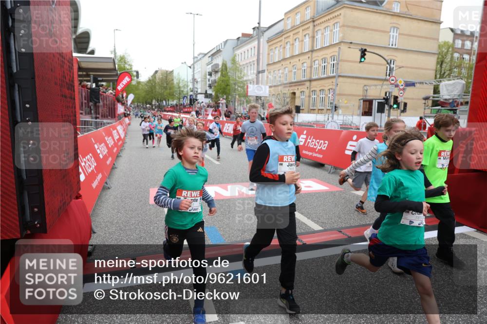 25.04.2026 - Das Zehntel Strokosch-Dieckow http://msf.ph/oto/9621601 25.04.2026 10:55:29 Ziel 5059, 5084, 5132, 5252, 5432, 5754, 5770, 5778, 5797, 6094, 6102, 6109, 6386, 6421, 6514, 6557, 7097, 7102, 7256, 7341, 7655, 7717, 7813, 7851, 8008 meine-sportfotos.de