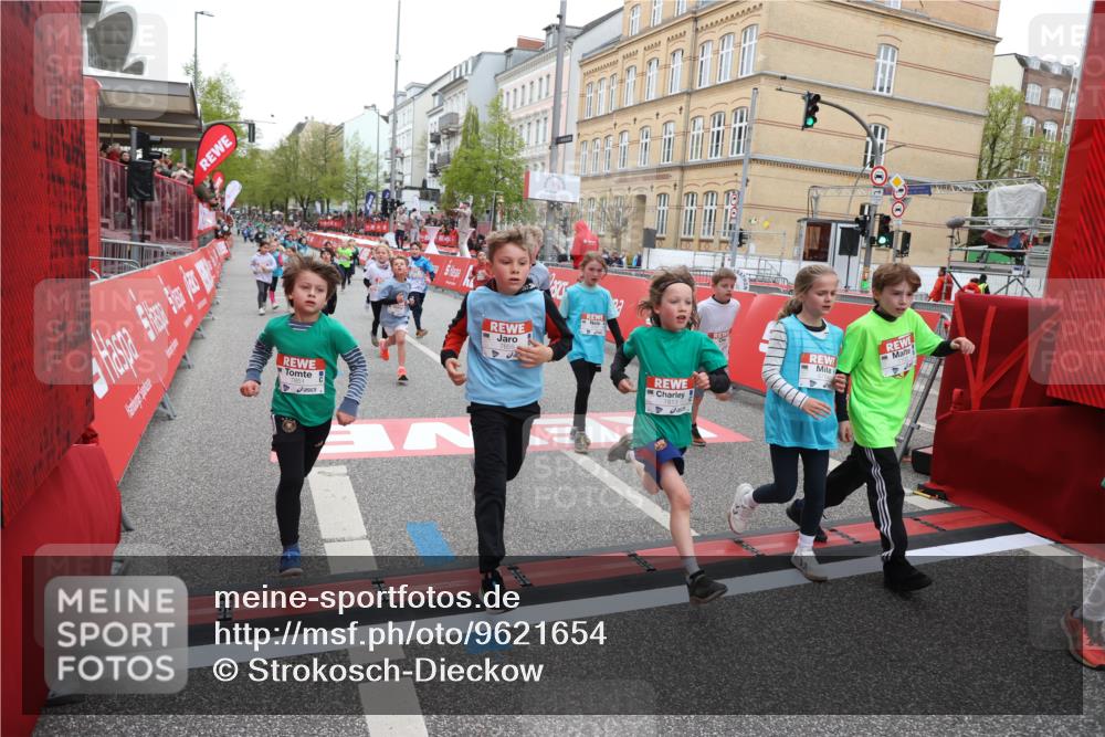 25.04.2026 - Das Zehntel Strokosch-Dieckow http://msf.ph/oto/9621654 25.04.2026 10:55:29 Ziel 5059, 5084, 5132, 5252, 5432, 5754, 5770, 5778, 5797, 6094, 6102, 6109, 6386, 6421, 6514, 6557, 7097, 7102, 7256, 7341, 7655, 7717, 7813, 7851, 8008 meine-sportfotos.de