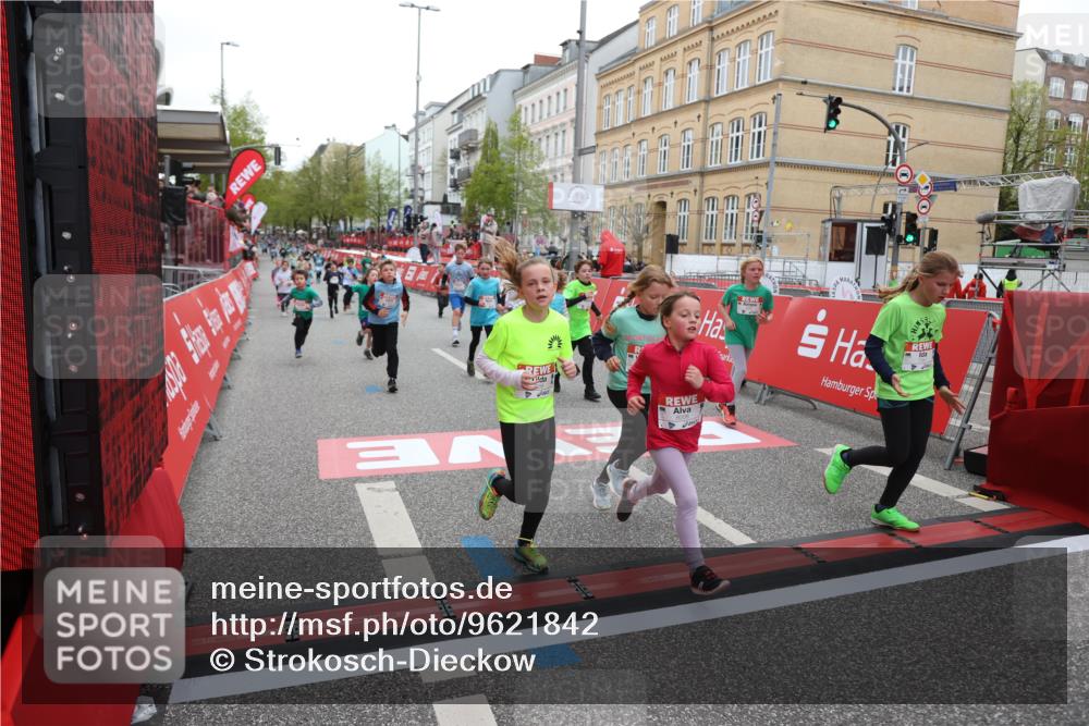 25.04.2026 - Das Zehntel Strokosch-Dieckow http://msf.ph/oto/9621842 25.04.2026 10:55:27 Ziel 5059, 5084, 5252, 5432, 5445, 5754, 5797, 6094, 6102, 6107, 6109, 6421, 6557, 6880, 7097, 7102, 7256, 7341, 7655, 7813, 7851, 7905, 8008 meine-sportfotos.de