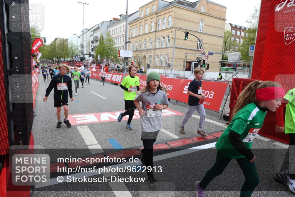 25.04.2026 - Das Zehntel Strokosch-Dieckow http://msf.ph/oto/9622913 25.04.2026 10:55:04 Ziel 5357, 5387, 5390, 5403, 5548, 5878, 5879, 6065, 6227, 6500, 6505, 6696, 6701, 6740, 7148, 7175, 7183, 7249, 7307, 7311, 7314, 7681, 7741, 7752, 7927 meine-sportfotos.de