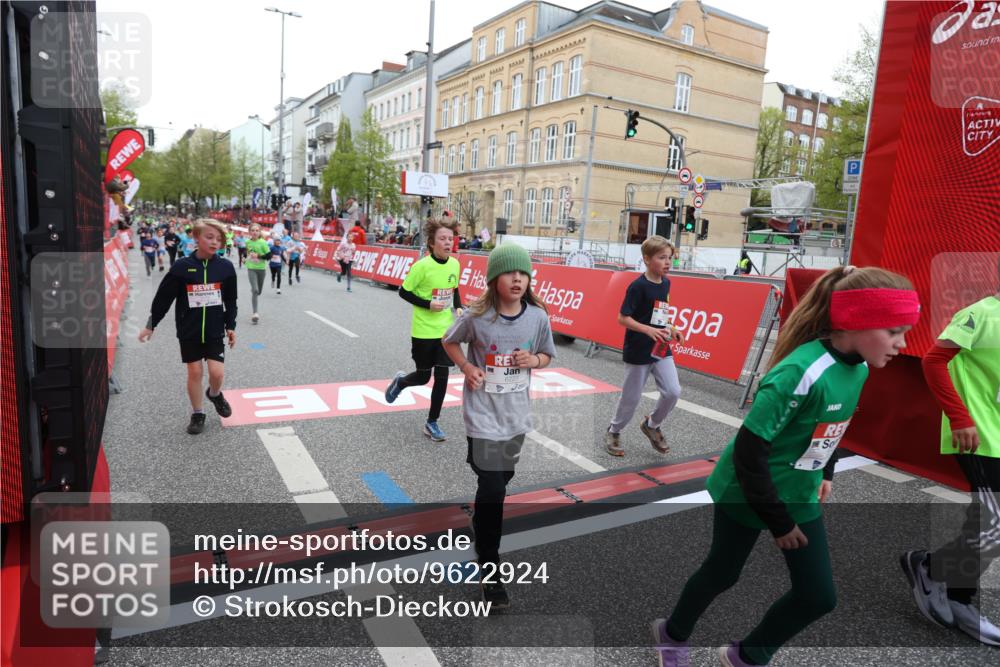 25.04.2026 - Das Zehntel Strokosch-Dieckow http://msf.ph/oto/9622924 25.04.2026 10:55:04 Ziel 5357, 5387, 5390, 5403, 5548, 5878, 5879, 6065, 6227, 6500, 6505, 6696, 6701, 6740, 7148, 7175, 7183, 7249, 7307, 7311, 7314, 7681, 7741, 7752, 7927 meine-sportfotos.de