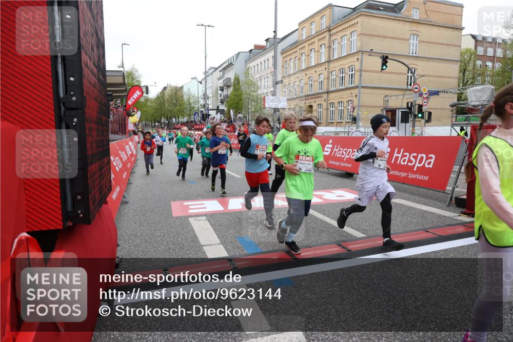 25.04.2026 - Das Zehntel Strokosch-Dieckow http://msf.ph/oto/9623144 25.04.2026 10:54:59 Ziel 5357, 5387, 5390, 5446, 5584, 5729, 5771, 5786, 5827, 5878, 5879, 6036, 6065, 6219, 6222, 6226, 6247, 6373, 6393, 6500, 6505, 6709, 6912, 7133, 7183, 7205, 7307, 7314, 7623, 7681, 8019, 8041, 8067 meine-sportfotos.de