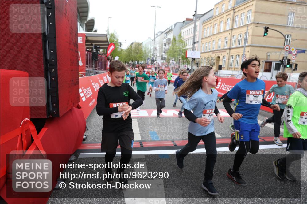 25.04.2026 - Das Zehntel Strokosch-Dieckow http://msf.ph/oto/9623290 25.04.2026 10:59:55 Ziel 5179, 5307, 5380, 5399, 5489, 5595, 5638, 5659, 5669, 5725, 5962, 6372, 6402, 6547, 6736, 6974, 6978, 7077, 7152, 7276, 7333, 7339, 7357, 7397, 7420, 7469, 7551, 7684, 7886 meine-sportfotos.de