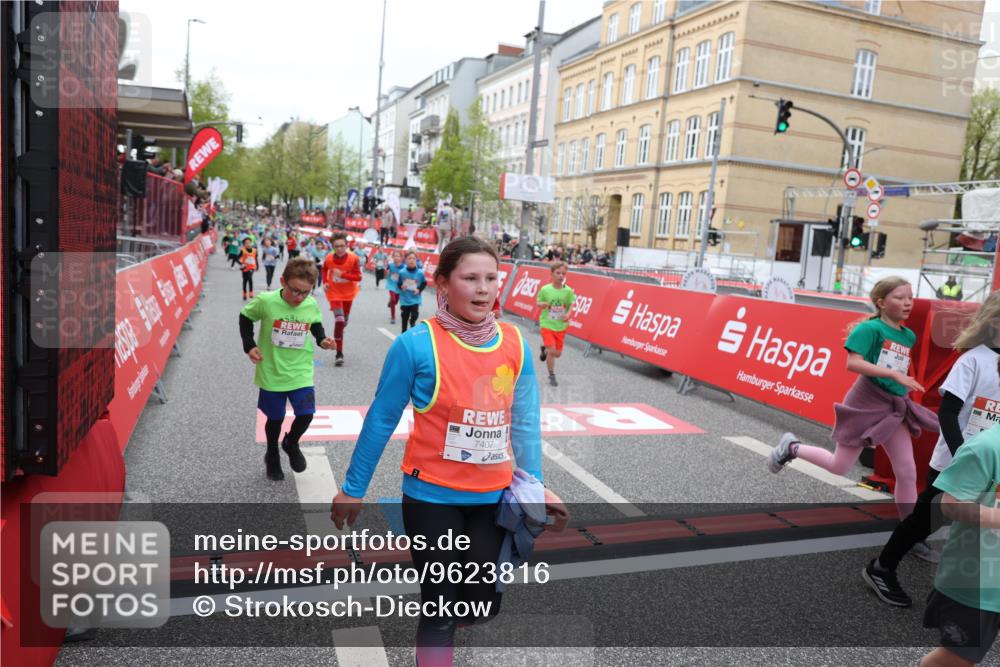 25.04.2026 - Das Zehntel Strokosch-Dieckow http://msf.ph/oto/9623816 25.04.2026 10:59:48 Ziel 5022, 5069, 5311, 5669, 5808, 5956, 6098, 6101, 6108, 6112, 6129, 6369, 6467, 6588, 7276, 7278, 7339, 7407, 7467, 7597, 7598, 7634, 7636, 7666, 7975, 7983 meine-sportfotos.de