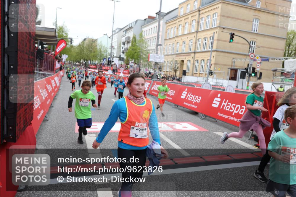 25.04.2026 - Das Zehntel Strokosch-Dieckow http://msf.ph/oto/9623826 25.04.2026 10:59:48 Ziel 5022, 5069, 5311, 5669, 5808, 5956, 6098, 6101, 6108, 6112, 6129, 6369, 6467, 6588, 7276, 7278, 7339, 7407, 7467, 7597, 7598, 7634, 7636, 7666, 7975, 7983 meine-sportfotos.de