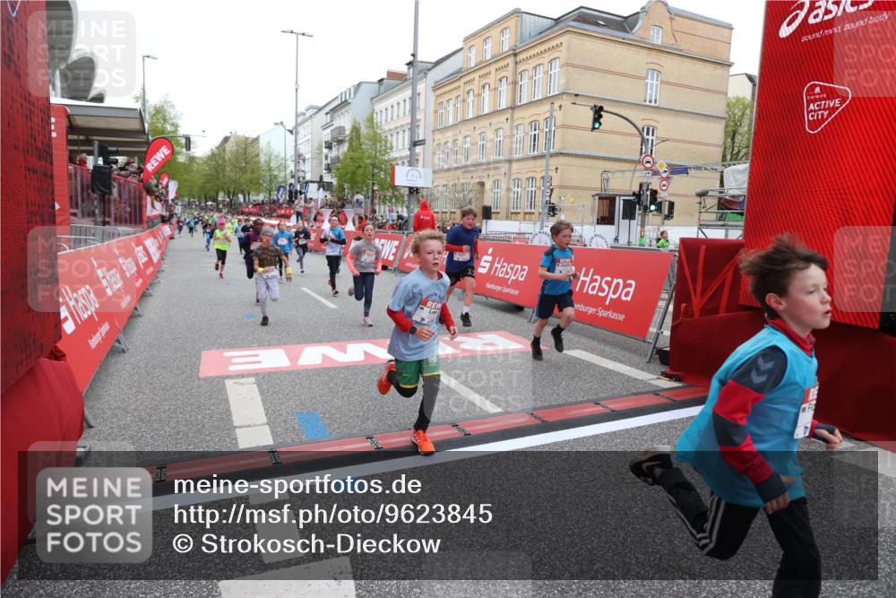 25.04.2026 - Das Zehntel Strokosch-Dieckow http://msf.ph/oto/9623845 25.04.2026 10:54:49 Ziel 5234, 5411, 5713, 5906, 6364, 6623, 7253, 7340, 7830, 7940 meine-sportfotos.de
