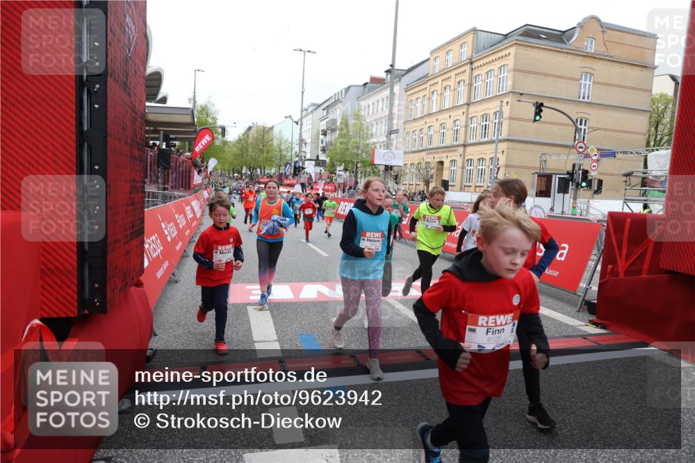 25.04.2026 - Das Zehntel Strokosch-Dieckow http://msf.ph/oto/9623942 25.04.2026 10:59:46 Ziel 5022, 5069, 5311, 5316, 5323, 5347, 5668, 5808, 5933, 5956, 6098, 6101, 6108, 6112, 6129, 6369, 6467, 6588, 6746, 6759, 7080, 7278, 7407, 7467, 7597, 7598, 7634, 7636, 7666, 7866, 7975, 7983 meine-sportfotos.de