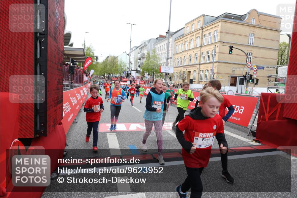 25.04.2026 - Das Zehntel Strokosch-Dieckow http://msf.ph/oto/9623952 25.04.2026 10:59:46 Ziel 5022, 5069, 5311, 5316, 5323, 5347, 5668, 5808, 5933, 5956, 6098, 6101, 6108, 6112, 6129, 6369, 6467, 6588, 6746, 6759, 7080, 7278, 7407, 7467, 7597, 7598, 7634, 7636, 7666, 7866, 7975, 7983 meine-sportfotos.de