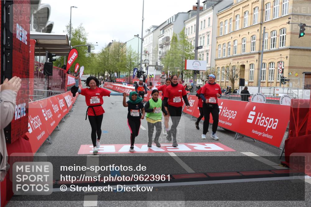 25.04.2026 - Das Zehntel Strokosch-Dieckow http://msf.ph/oto/9623961 25.04.2026 09:15:43 Ziel 1379, 2209 meine-sportfotos.de