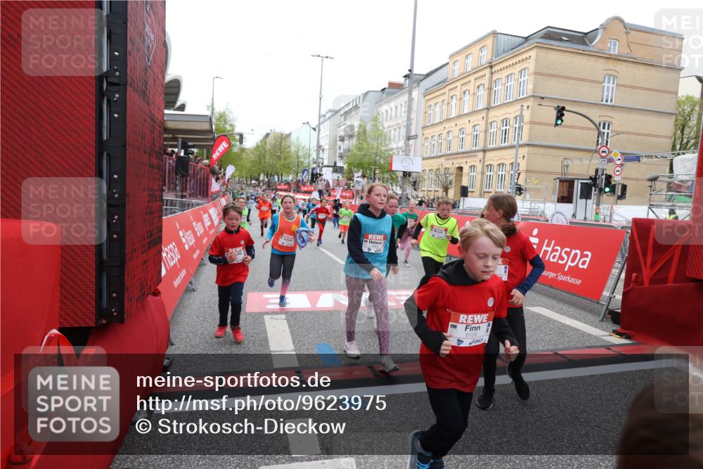 25.04.2026 - Das Zehntel Strokosch-Dieckow http://msf.ph/oto/9623975 25.04.2026 10:59:46 Ziel 5022, 5069, 5311, 5316, 5323, 5347, 5668, 5808, 5933, 5956, 6098, 6101, 6108, 6112, 6129, 6369, 6467, 6588, 6746, 6759, 7080, 7278, 7407, 7467, 7597, 7598, 7634, 7636, 7666, 7866, 7975, 7983 meine-sportfotos.de