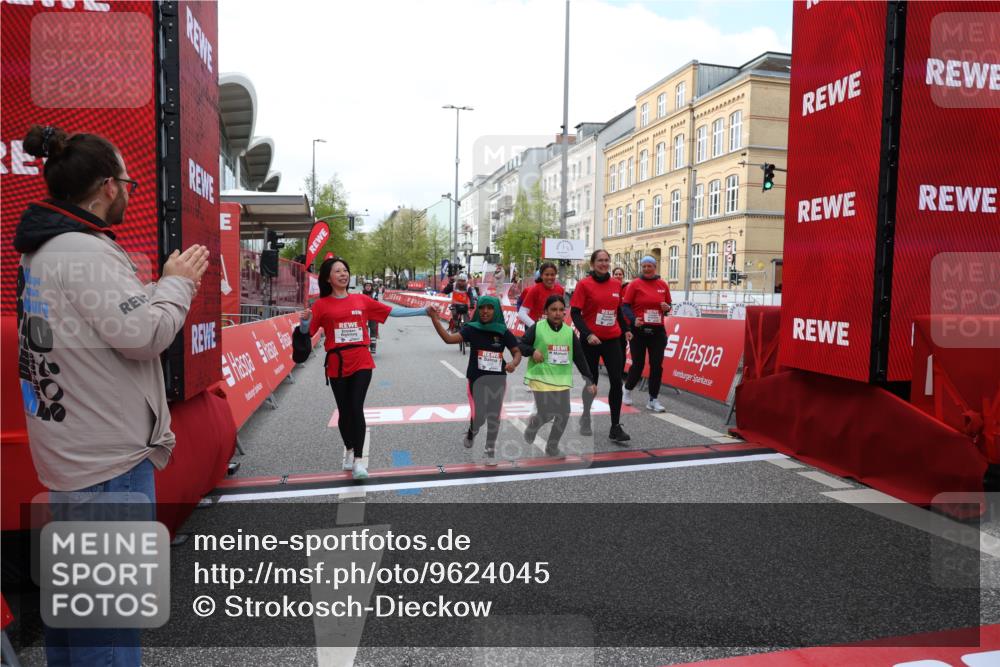 25.04.2026 - Das Zehntel Strokosch-Dieckow http://msf.ph/oto/9624045 25.04.2026 09:15:44 Ziel 1379, 2209 meine-sportfotos.de