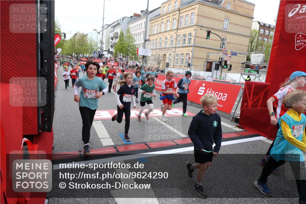 25.04.2026 - Das Zehntel Strokosch-Dieckow http://msf.ph/oto/9624290 25.04.2026 10:59:42 Ziel 5015, 5022, 5311, 5316, 5323, 5347, 5629, 5668, 5676, 5933, 6105, 6114, 6308, 6369, 6467, 6588, 6746, 6759, 7055, 7080, 7232, 7467, 7597, 7598, 7634, 7636, 7666, 7866 meine-sportfotos.de