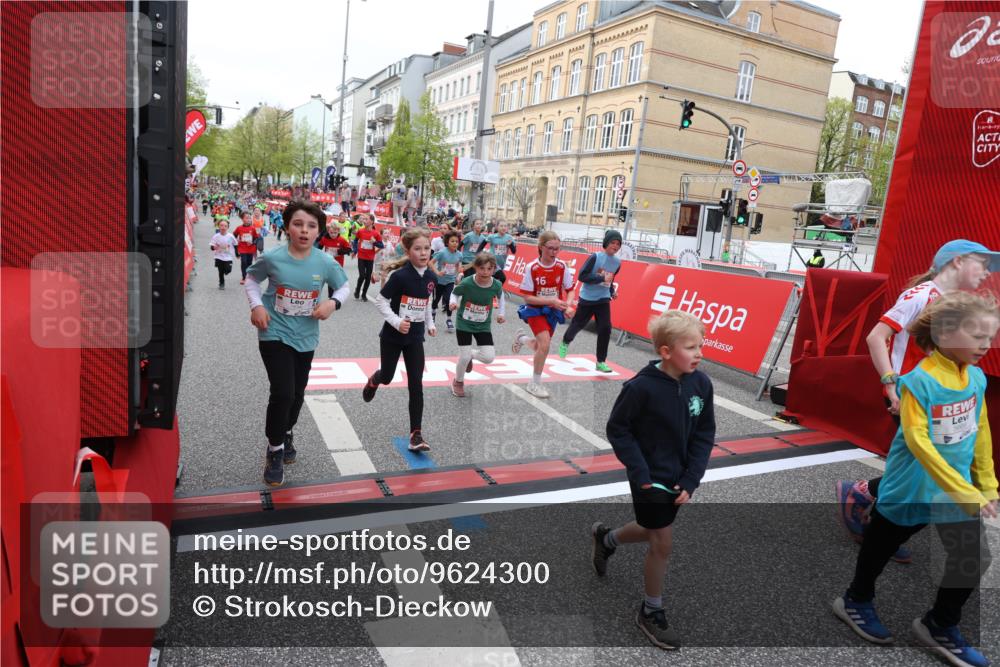 25.04.2026 - Das Zehntel Strokosch-Dieckow http://msf.ph/oto/9624300 25.04.2026 10:59:42 Ziel 5015, 5022, 5311, 5316, 5323, 5347, 5629, 5668, 5676, 5933, 6105, 6114, 6308, 6369, 6467, 6588, 6746, 6759, 7055, 7080, 7232, 7467, 7597, 7598, 7634, 7636, 7666, 7866 meine-sportfotos.de