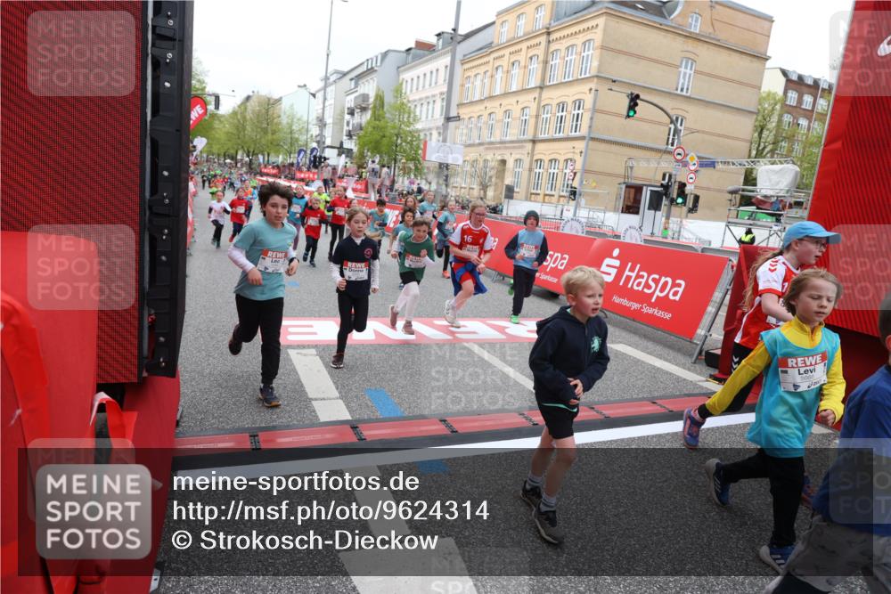 25.04.2026 - Das Zehntel Strokosch-Dieckow http://msf.ph/oto/9624314 25.04.2026 10:59:42 Ziel 5015, 5022, 5311, 5316, 5323, 5347, 5629, 5668, 5676, 5933, 6105, 6114, 6308, 6369, 6467, 6588, 6746, 6759, 7055, 7080, 7232, 7467, 7597, 7598, 7634, 7636, 7666, 7866 meine-sportfotos.de