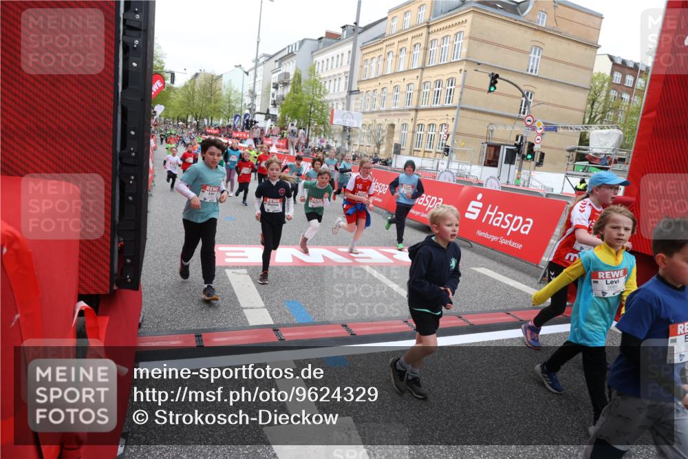 25.04.2026 - Das Zehntel Strokosch-Dieckow http://msf.ph/oto/9624329 25.04.2026 10:59:42 Ziel 5015, 5022, 5311, 5316, 5323, 5347, 5629, 5668, 5676, 5933, 6105, 6114, 6308, 6369, 6467, 6588, 6746, 6759, 7055, 7080, 7232, 7467, 7597, 7598, 7634, 7636, 7666, 7866 meine-sportfotos.de